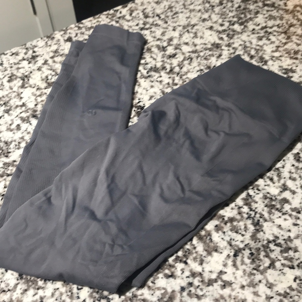 Grey ankle length leggings